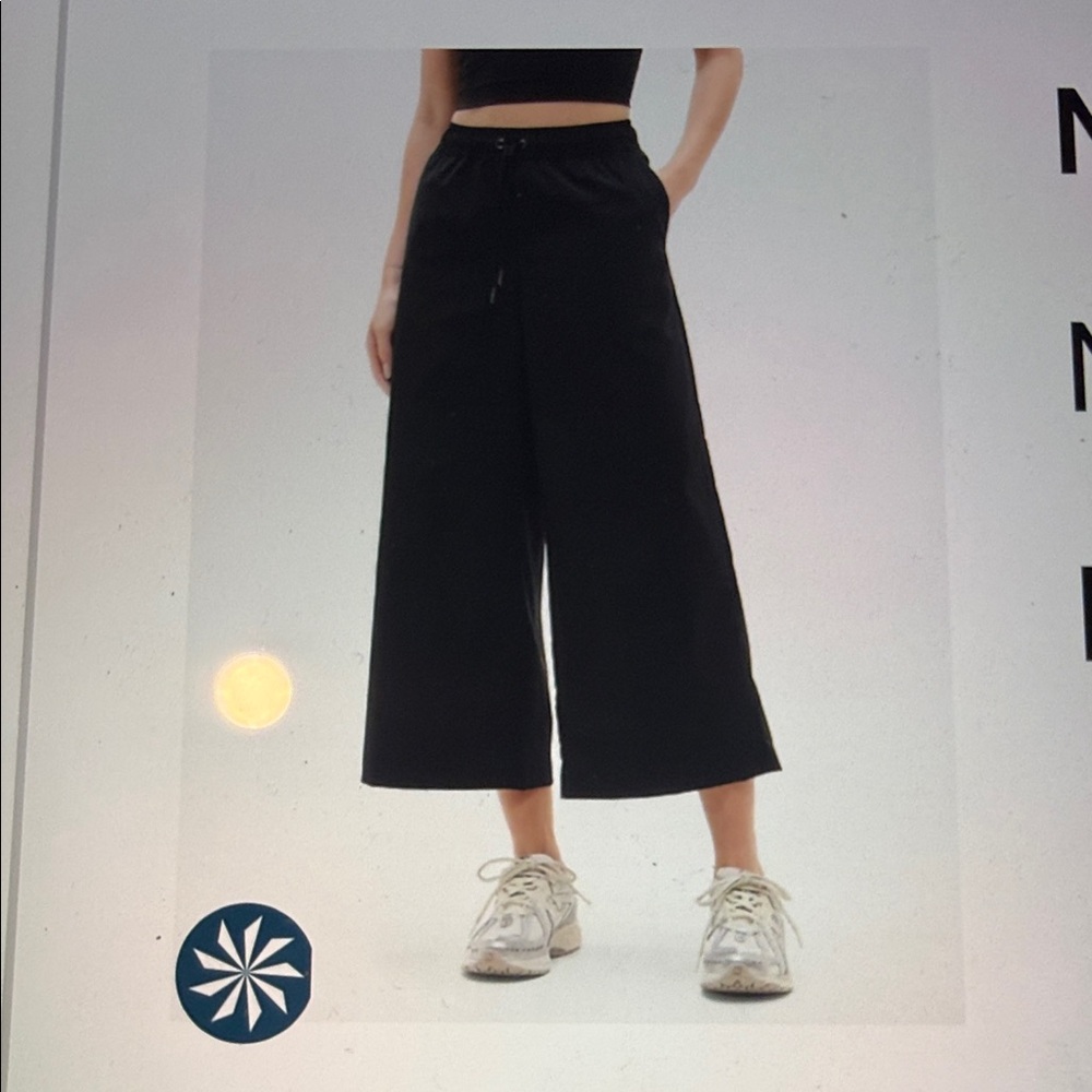 Athleta Mid Rise Crop Poplin Black Wide-Leg Pant - Med Tall